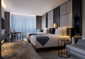 Executive Club Twin Room | Minibar, in-room safe, desk, laptop workspace