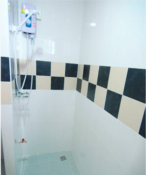 Superior Double Room  | Bathroom shower - Good Morning Apartment (Khlong Luang)