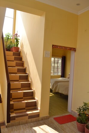 Staircase - Tara Guest House (Varanasi)