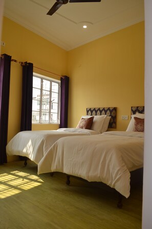 Chambre Club Double ou avec lits jumeaux, 2 lits une place, non-fumeurs | Coffres-forts dans les chambres, décoration personnalisée