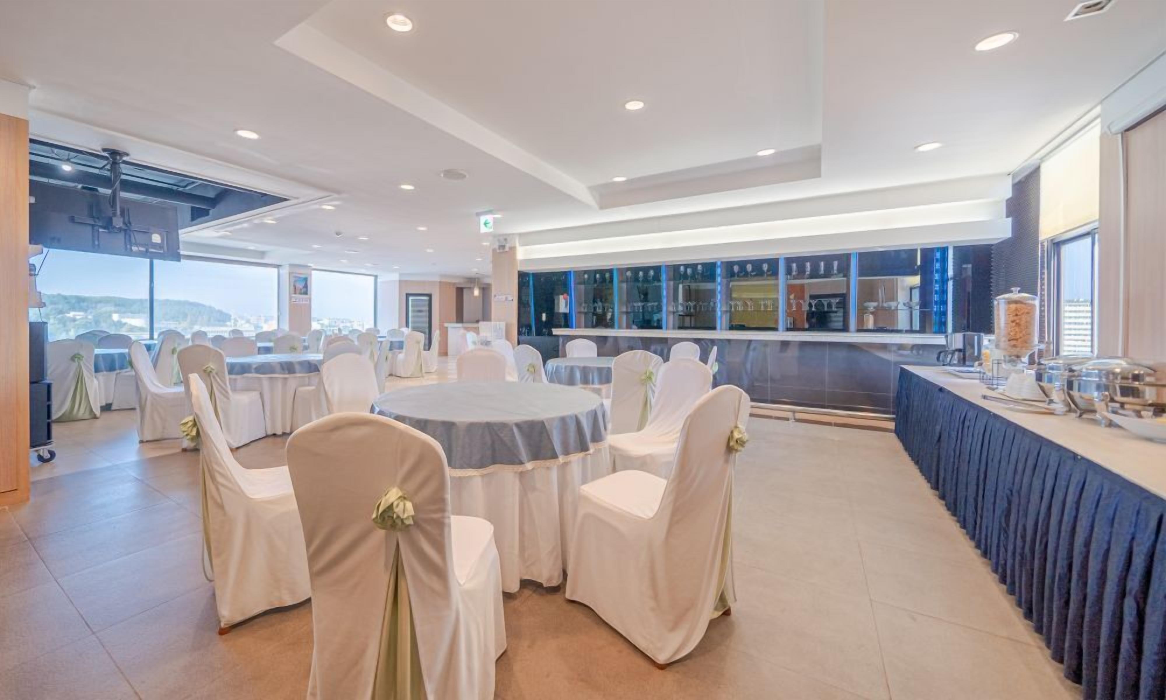 Gratis frukost med självservering varje dag 