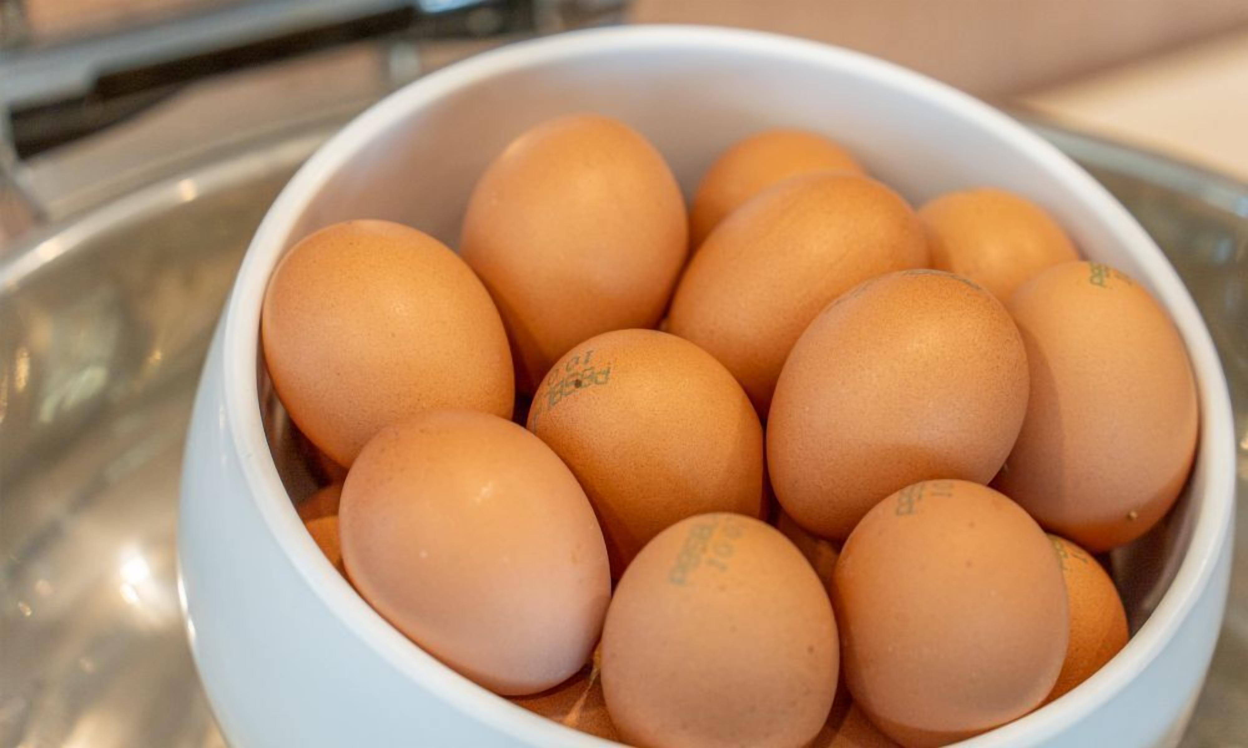 A bowl of eggs.