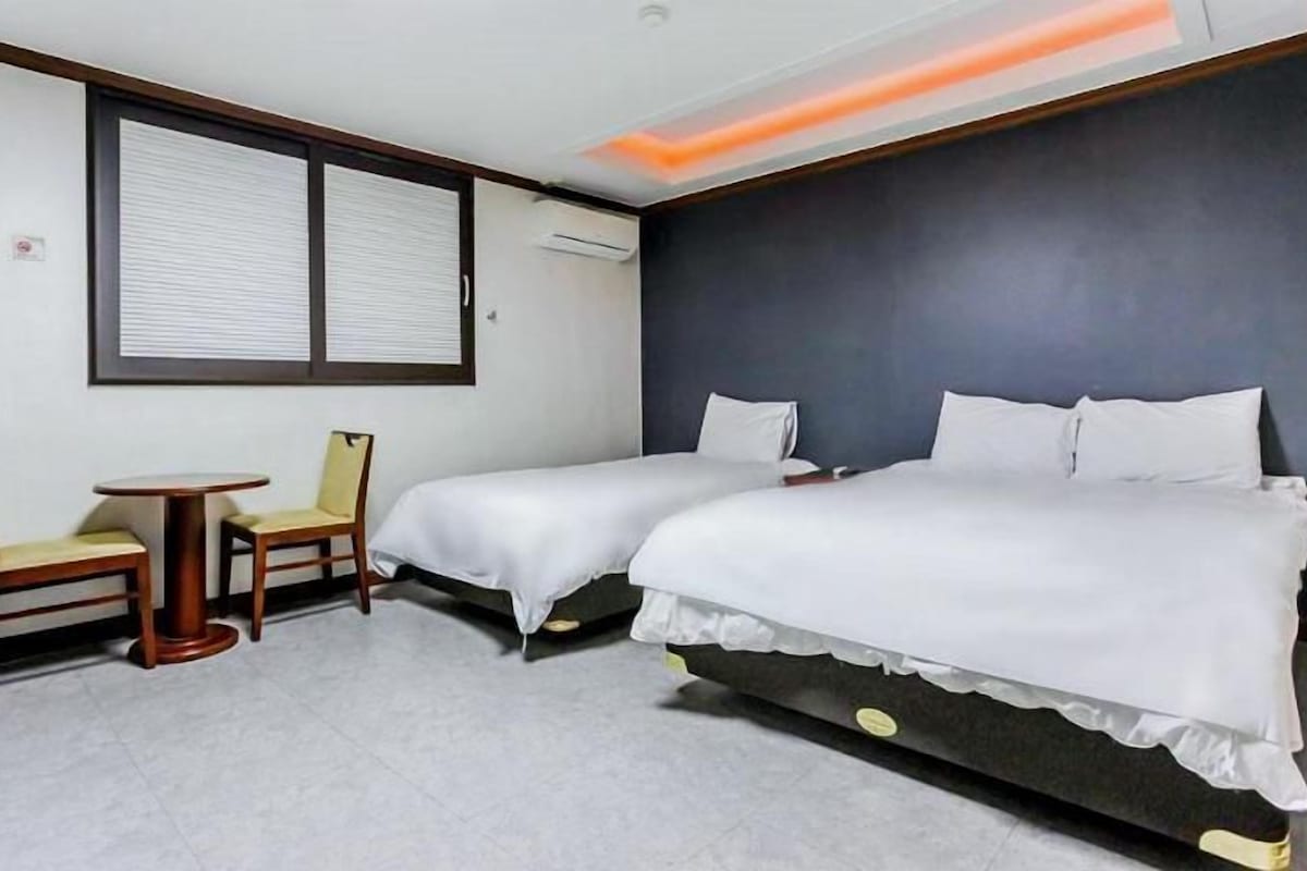 Soundproofing, WiFi (free), individually furnished