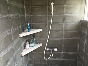 Bruser, gratis toiletartikler, hårtørrer