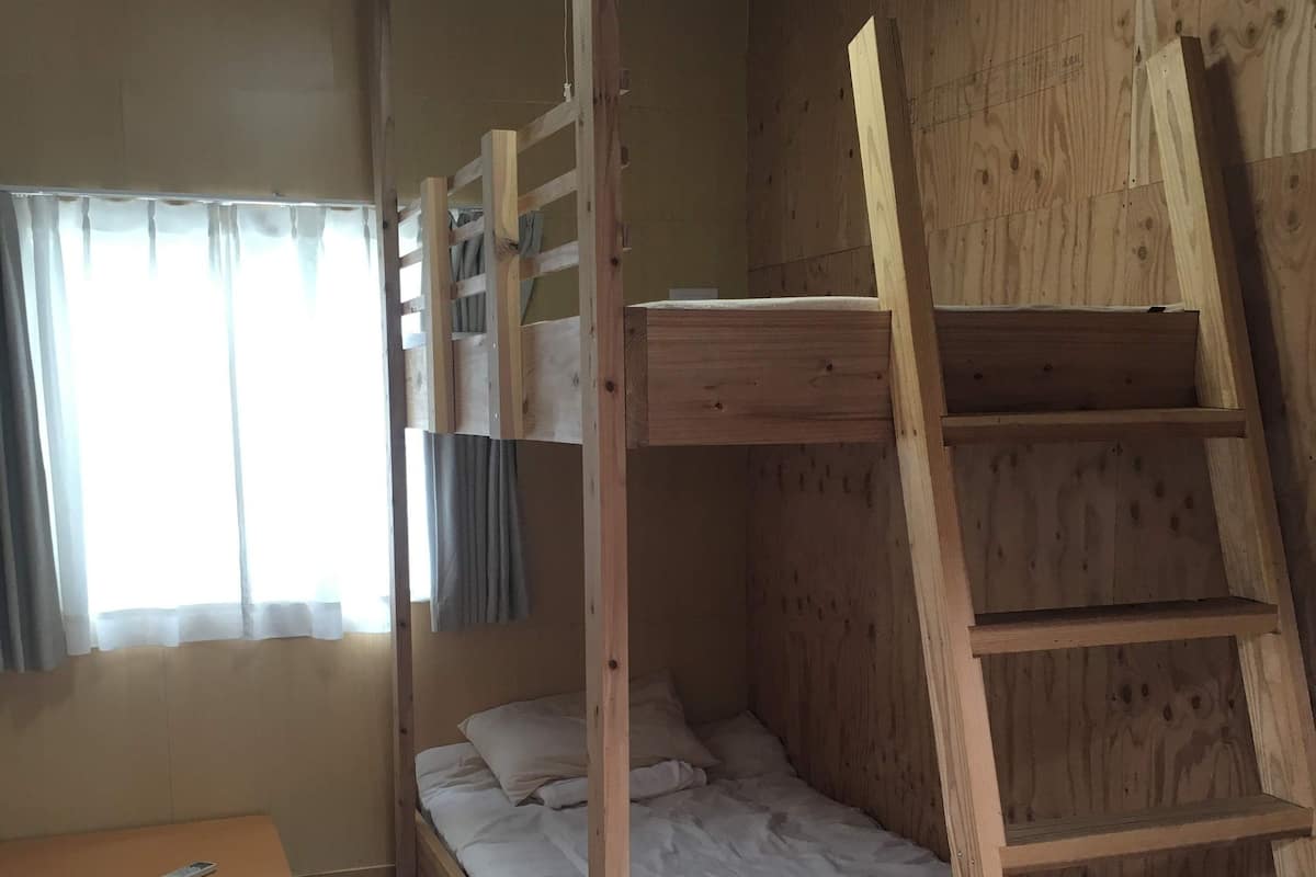Quarto (Bunk Bed, KAME) | Quartos à prova de som, Wi-Fi de cortesia