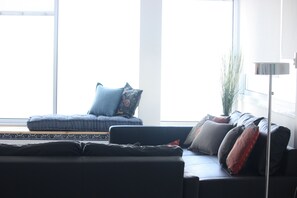 Exclusive Apartment, 3 Bedrooms | Living area | Smart TV, Netflix - TLV Suites on the beach (Tel Aviv)