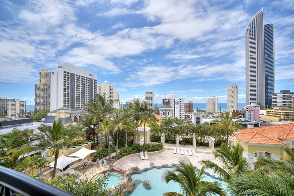 Deluxe Apartment, 2 Bedrooms, 2 Bathrooms | City view