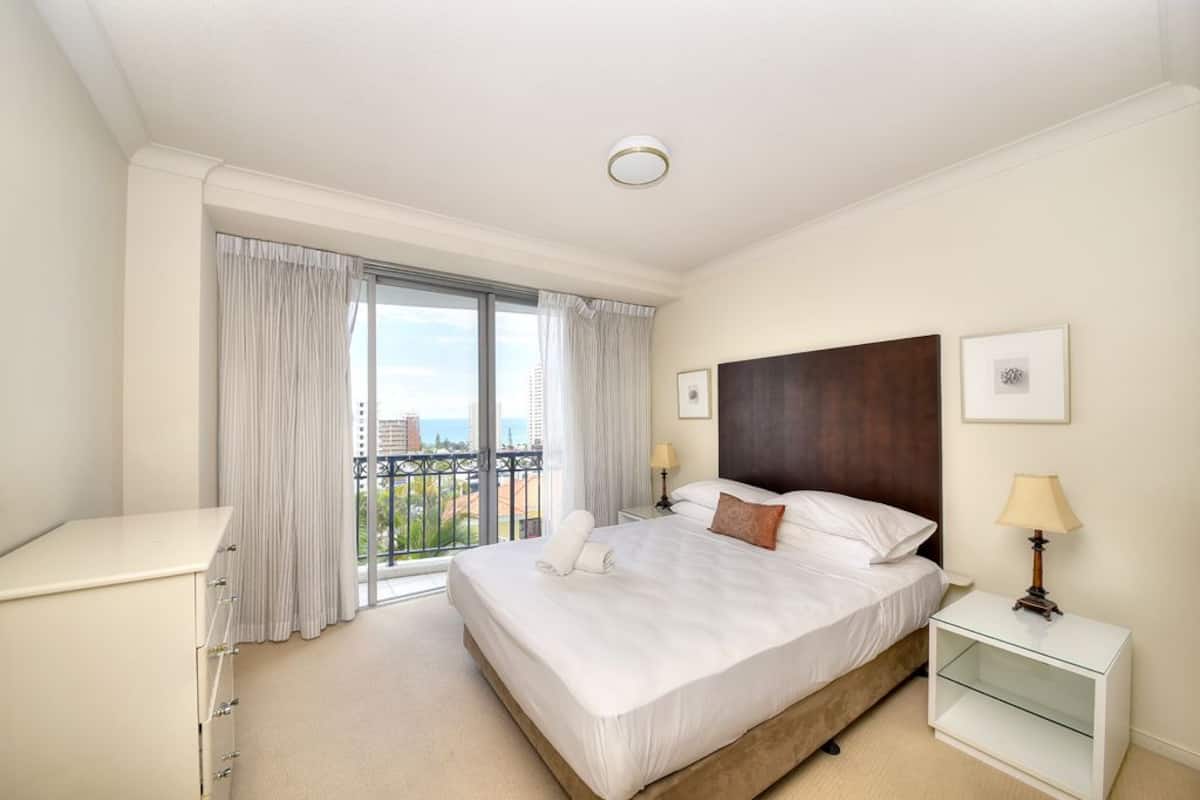 2 bedrooms, individually decorated, individually furnished