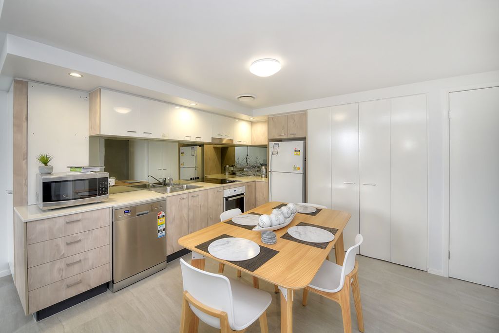 standard apartment, 2 bedrooms, river view | private kitchen | oven, stovetop, dishwasher, electric kettle