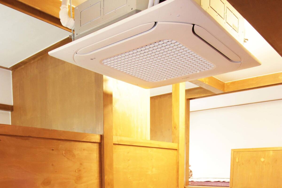 Minibar, truy cập Internet không dây miễn phí, bộ trải giường 