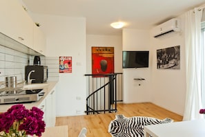 Exclusive-Maisonette | Eigene Küche | Großer Kühlschrank, Mikrowelle, Ofen, Herdplatte