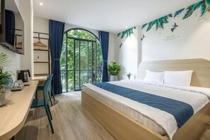 Desk, blackout curtains, iron/ironing board (on request), free WiFi - Bin Bin Hotel 1 - Near RMIT University (Ho Chi Minh City)