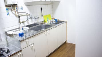 Queen Suite 1F | Private kitchenette | Fridge, microwave, stovetop, electric kettle