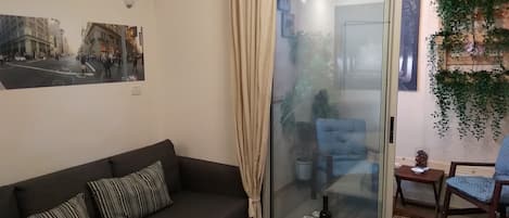 Apartment, 1 Bedroom | Living area | Smart TV, Netflix