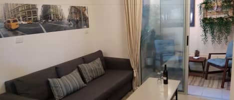 Apartment, 1 Bedroom | Living area | Smart TV, Netflix