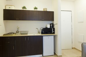 Private kitchen - TLV Suites By The Sea - 2 Rooms (Tel Aviv)