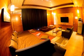 家庭房 (Standard) | 起居区 | 平板电视