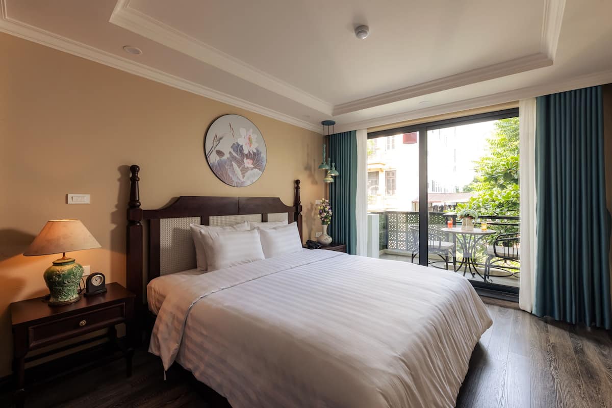 Junior Double Room, Balcony | 1 bedroom, minibar, in-room safe, blackout drapes