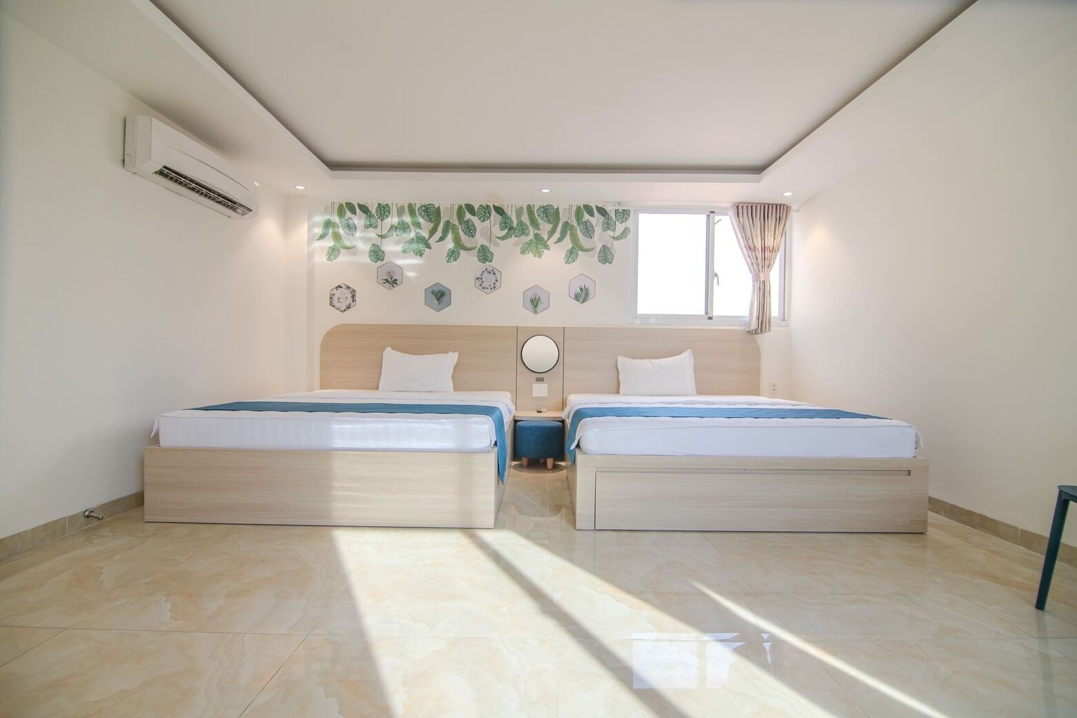 Deluxe Twin Room | Desk, blackout drapes, free WiFi