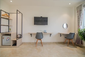 Deluxe Twin Room | Desk, blackout curtains, free WiFi - Bin Bin Hotel 3 - Near SC Vivo City D7 (Ho Chi Minh City)