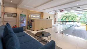 Reception - BinBin Hotel 5 - Near Lotte Mart D7 (Ho Chi Minh City)
