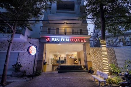 Front of property. BinBin Hotel 5 - Near Lotte Mart D7