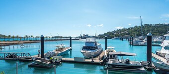 Pavillion 17 - Waterfront Spacious 4 Bedroom With Own Inground Pool And Golf Buggy