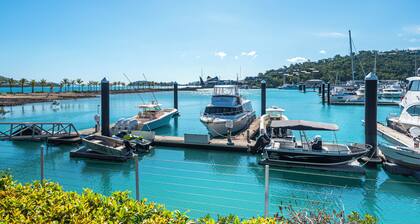 Pavillion 17 - Waterfront Spacious 4 Bedroom With Own Inground Pool And Golf Buggy