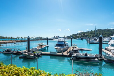 Pavillion 17 - Waterfront Spacious 4 Bedroom With Own Inground Pool And Golf Buggy