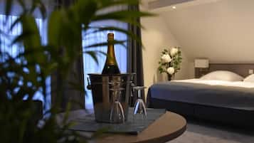 1 bedroom, minibar, desk, laptop workspace
