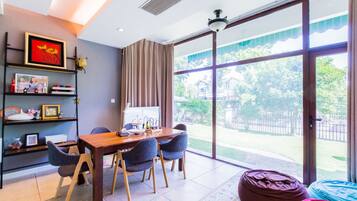 Villa, 5 Schlafzimmer | Wohnzimmer | Flachbildfernseher