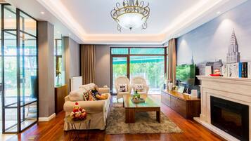 Villa, 5 Schlafzimmer | Wohnzimmer | Flachbildfernseher