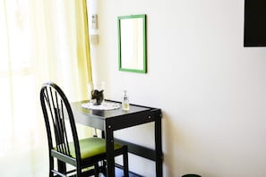 Basic-Doppelzimmer, Stadtblick | Zimmerausstattung