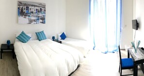 Triple Room, Private Bathroom (external) | Individually decorated, individually furnished, desk, rollaway beds - Ficurinia Guest House (Catania)