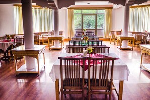 Breakfast, lunch, dinner served; Indian cuisine, garden views