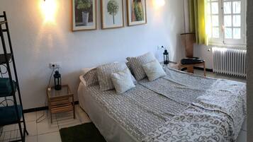 Individually decorated, individually furnished, free cots/infant beds