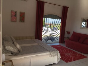 Twin Room - Paó Blau (Pau)