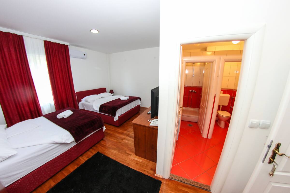 Rollaway beds, free WiFi