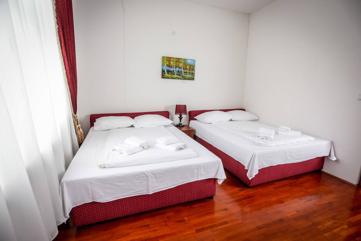 Rollaway beds, free WiFi