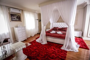 Rollaway beds, free WiFi