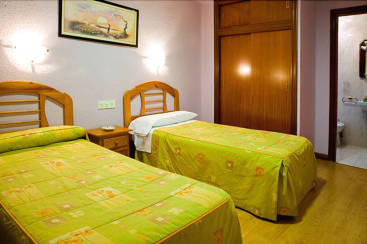 Double Room, Private Bathroom | Free WiFi, bed sheets