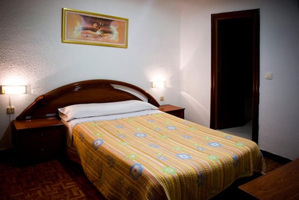 Double Room, Private Bathroom | Free WiFi, bed sheets