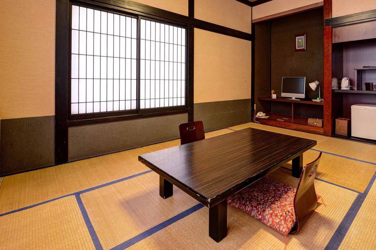 Japanese-Style Room with Shared Bathroom, Pets alloweded - Main Building