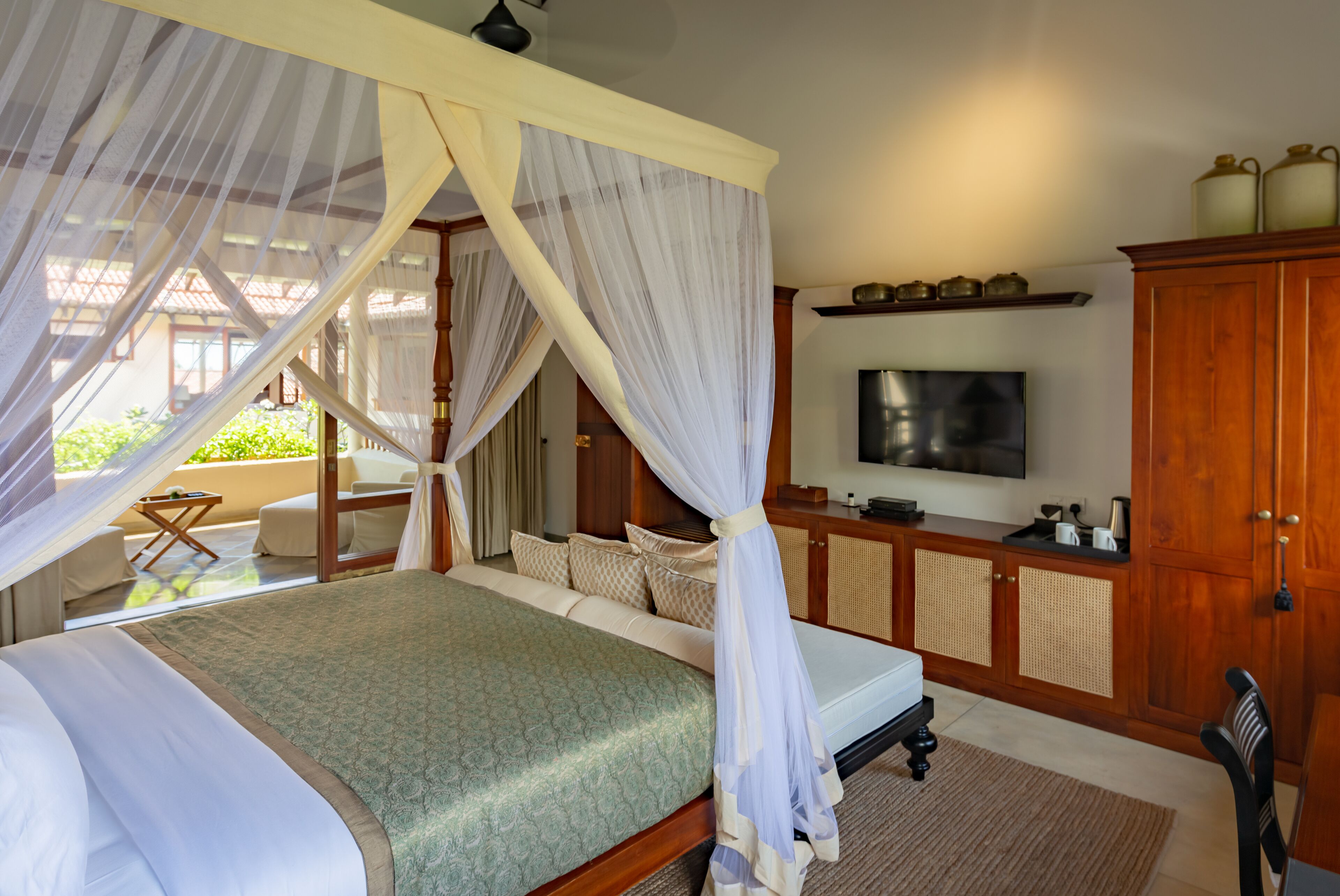 Ropa de cama de alta calidad, caja fuerte, mobiliario individual