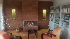 Televisión de pantalla plana, chimenea