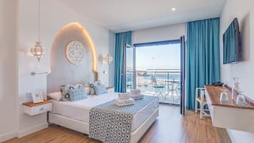 Double Room, Sea View | Minibar, in-room safe, desk, blackout curtains