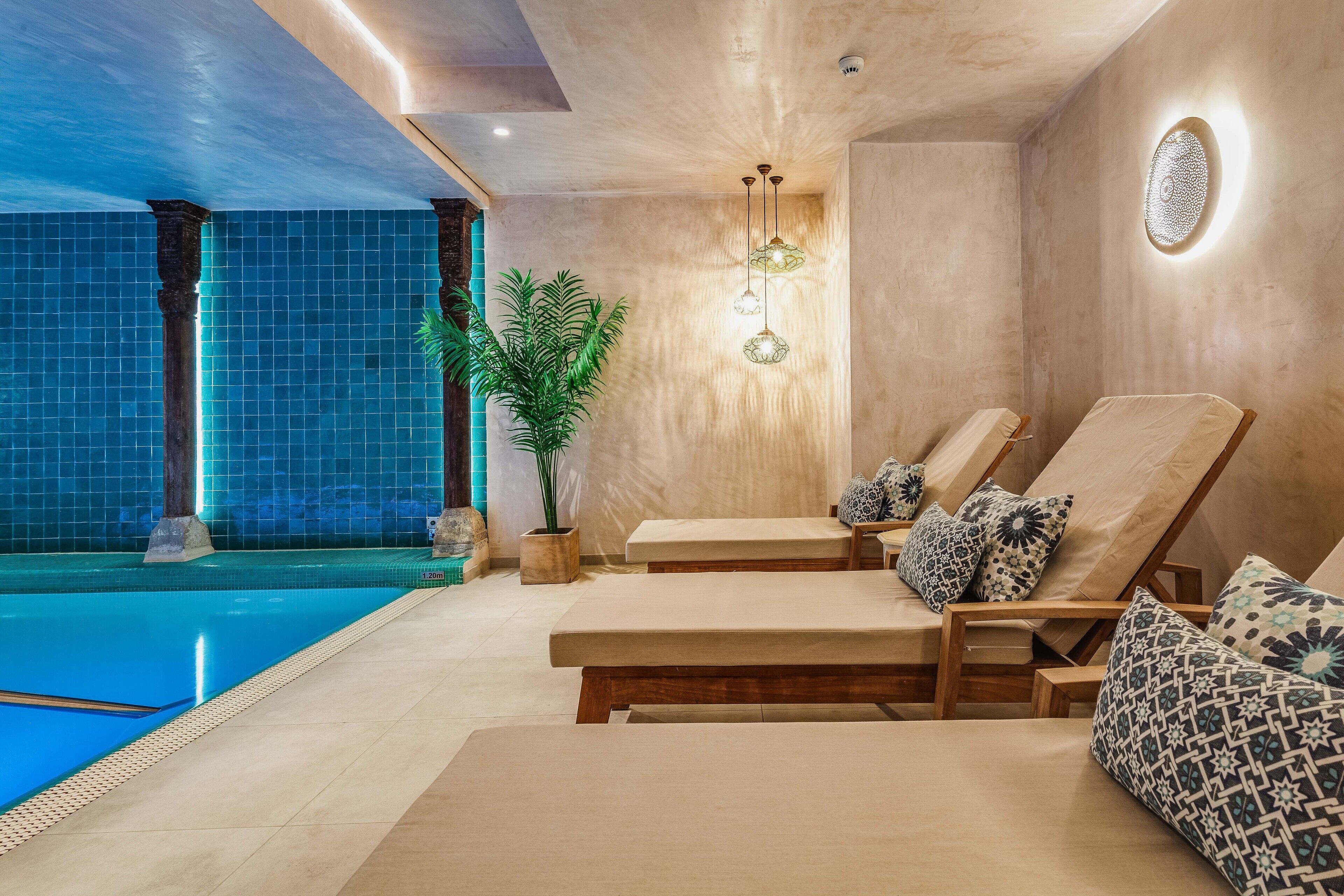 カップル用トリートメントルーム、ホットストーンマッサージ、マタニティ マッサージ、スポーツ マッサージ、マッサージ