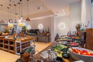 Desayuno buffet (EUR 15 por persona)