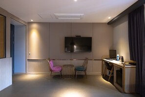Premier Twin Room | Premium bedding, individually decorated, desk, laptop workspace - Hound Hotel Seomyeon - Bumcheon (Busan)