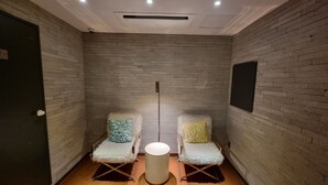 A room with two chairs, a round table, and a wall-mounted light fixture. - Hound Hotel Seomyeon - Bumcheon (Busan)